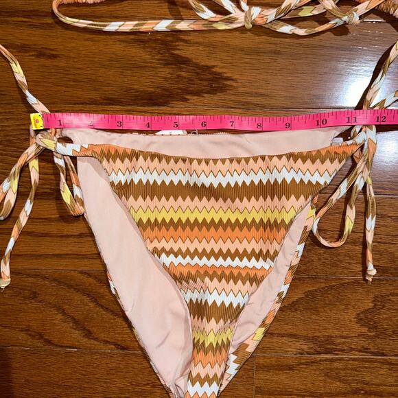 Dippin Daisys Mia Tie Side Cheeky Halter Zig Zag Stripe Bikini Set Size Large - Picture 13 of 16